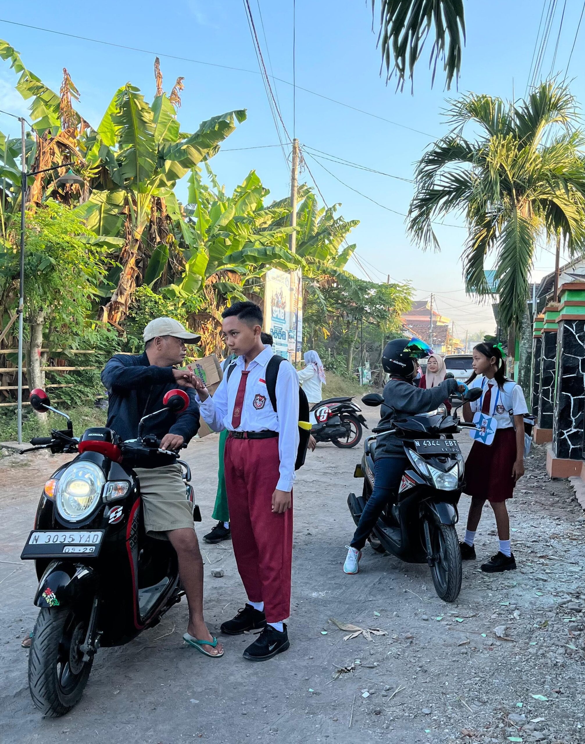 Gerakan Ayah Mengantar Anak Sekolah, SMPN 1 Yosowilangun Tumbuhkan Kedekatan Orang Tua dan Anak