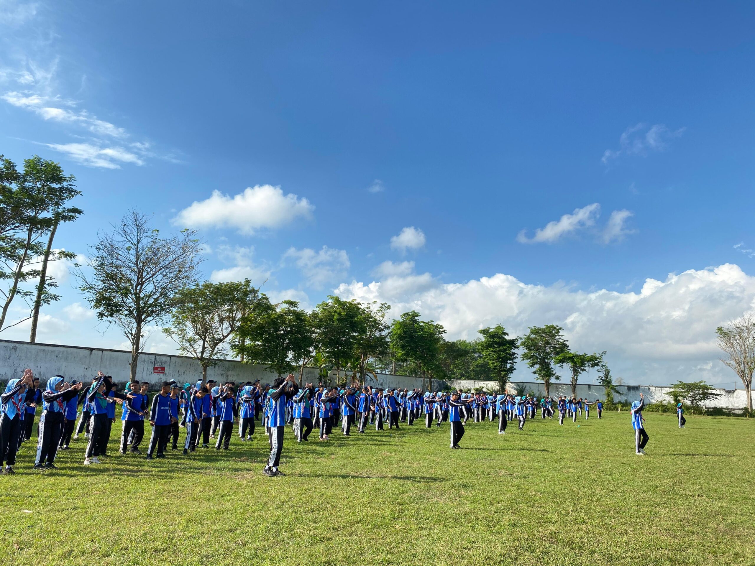 SMPN 1 Yosowilangun Gelar Character Building di Stadion Yosowilangun, Bangun Kebersamaan dan Ketangguhan Siswa